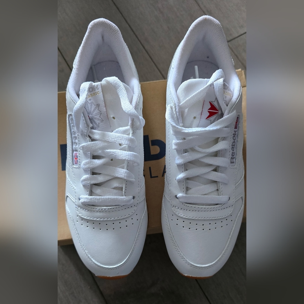 BNIB - New Womans Reebok Classic Sneakers Leather Upper Gum Soles Size 6 1/2 - Picture 7 of 7